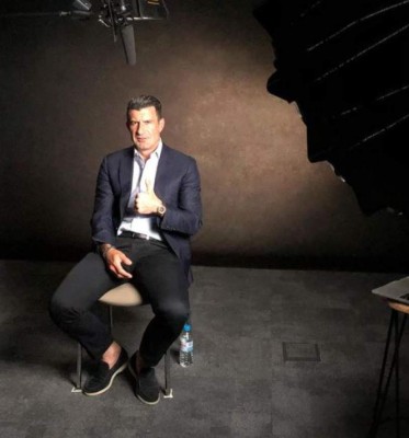 La vida fitness y de millonario de Luis Figo con tremenda fortuna después de dejar el fútbol