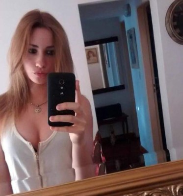 Así es Mechy Rohrer, la promotora argentina que sale en vídeo hot con dos pilotos