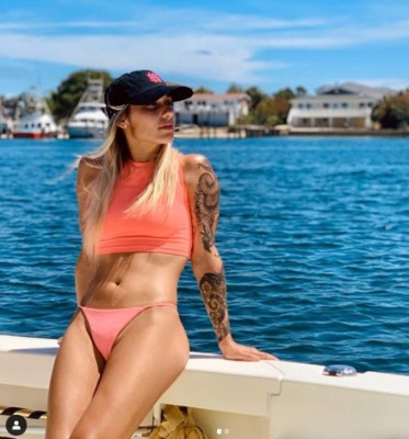 Mujeres, música y alcohol: Rompe la cuerentena y arma tremenda fiesta en su yate