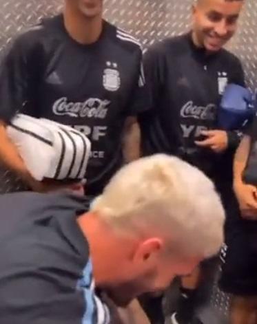 Rodrigo de Paul no paró de reírse sobre el baile ante sus colegas.