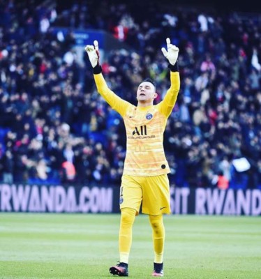 La metamorfosis de Keylor Navas desde que llegó al PSG: Cambio de look, saliditas y nuevos amigos