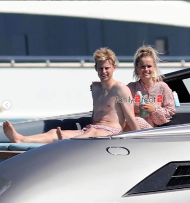 Fotos: Las vacaciones de Frenkie De Jong y su hermosa novia Mikky Kiemeney en Ibiza