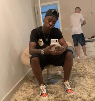 Playa, arena y mucho balón: Las tremendas vacaciones de Vinicius Junior en Brasil
