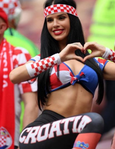 Así es la infartante modelo croata que desafía las normas de Qatar en el Mundial: ‘‘Esto es un desastre’’