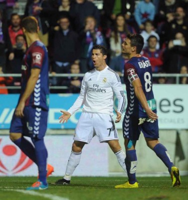 Real Madrid vence y aplasta 4-0 al Eibar en la 12ª jornada de la Liga española