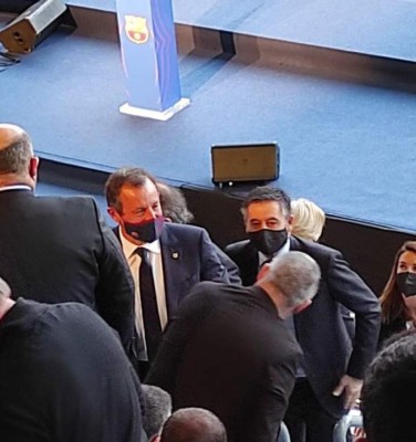 Un abrazo con signos de renovación: Laporta se reencontró con Messi en su investidura como presidente del Barcelona