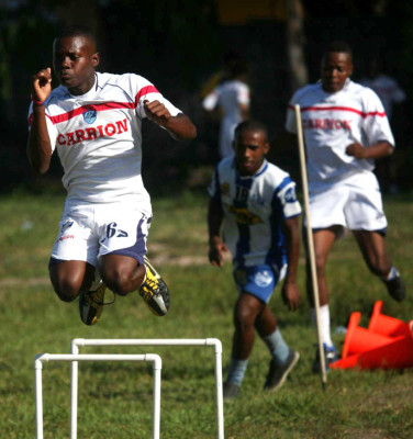 Júnior Lacayo el orgullo de la colonia Pizzaty .en Ceiba .