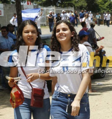 ¡HERMOSAS! Juego entre Honduras-Estados Unidos se llena de lindas chicas