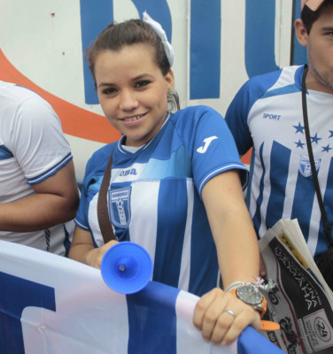Ambiente Honduras vrs Canadá en el Olímpico