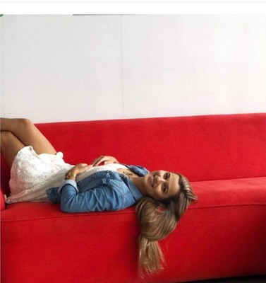 Sara López, la presentadora tica que confesó que no andaría con Gustavo Matosas