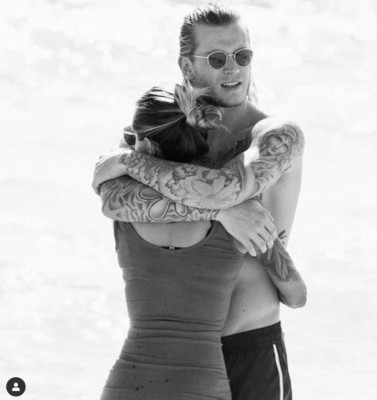 Fotos: Karius planta al Liverpool y se marcha a Grecia con su espectacular novia
