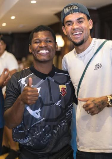 Luis Díaz recibe una ola de críticas: lo que estaba haciendo mientras el Liverpool despedía a Diogo Jota