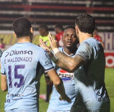 Auzmendi es el hombre gol en estos momentos para Motagua. Foto José Luis Barralaga.