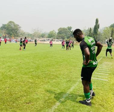 Marathón entrenó esta semana en las canchas de la Escuela Freedom.