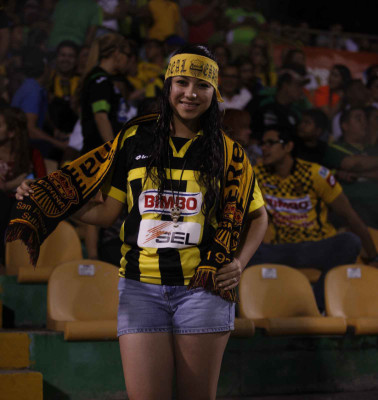 Imágenes de ambiente del Clásico Sampedrano Real España vs Marathón