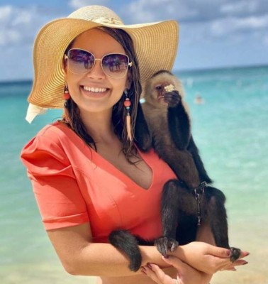 FOTOS: Roatán, 'inundada' de bellas turistas para la semana Morazánica 2019