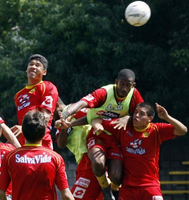 Fredy 'El Tanque' Sosa, tras dejar el fútbol ahora se gana la vida como Uber y mesero en EUA