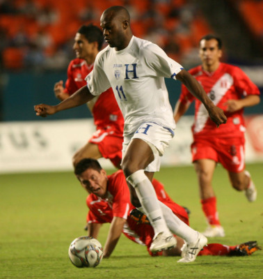 Honduras 1 vr Perú 2, en Miami el 18 de Noviembre 2009.