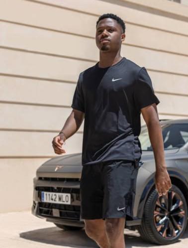 Costaba 80 millones, ahora solo vale cinco y Hansi Flick lo deja fuera del Barcelona: No cuento contigo