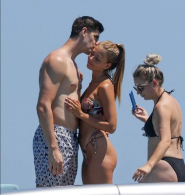 Cazado con una infartante israelí: Las vacaciones de Courtois tras su eliminación en la Eurocopa