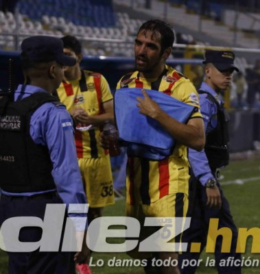 Impactantes imágenes: Terror y drama en el estadio Morazán tras actos vandálicos