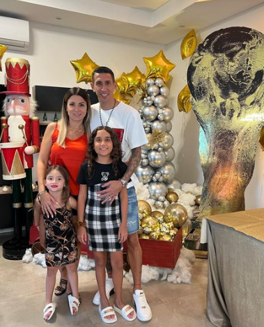 Se encubrió para no ser reconocido en las compras de Navidad y el cumpleañero: así pasaron la Nochebuena los campeones del mundo con Argentina