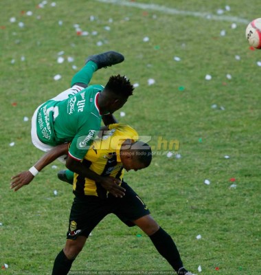 FOTOS: ¡Patadas, empujones, codazos y peleas que dejó el clásico sampedrano!