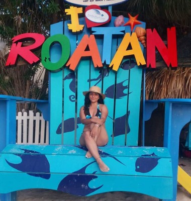 ¡Belleza nacional y extranjera! Playas de Tela y Roatán se inundan de chicas lindas