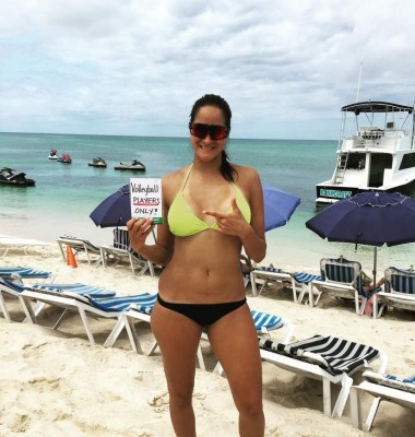 Laura Molina, la despampanante voleibolista salvadoreña que deslumbra con su belleza