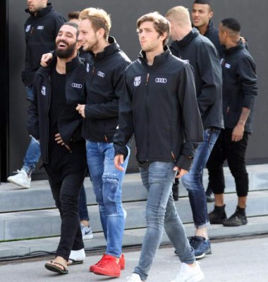 Los espectaculares autos de lujo que regalaron a jugadores del Barcelona