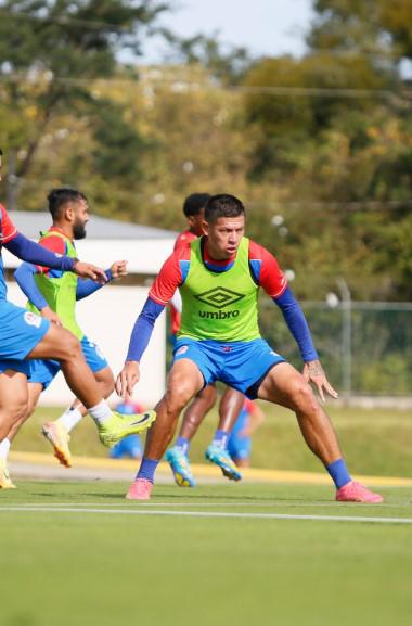 El nuevo 11 que está armando el Olimpia de Eduardo Espinel con los fichajes para recuperar el trono en la Liga Nacional