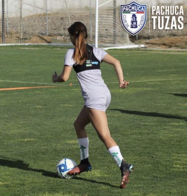 Hija de ex seleccionado mexicano deja el modelaje para ser futbolista profesional en su país