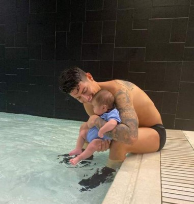 Un papá enamorado: James Rodríguez causa ternura en redes sociales con su hijo Samuel&nbsp;&nbsp;