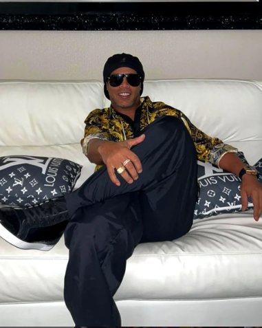 Al descubierto: el increíble salario que cobra Ronaldinho por partido en la Kings League y su cláusula con Piqué