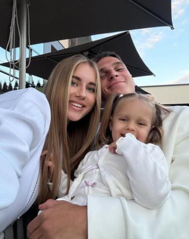 Rusia bombardeó la casa del nuevo '10' del Benfica: su novia embarazada y su pequeña hija estaban adentro