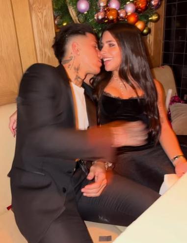 Vinicius con su hermosa novia: así recibieron el 2026 los cracks y Dembélé presume sus títulos