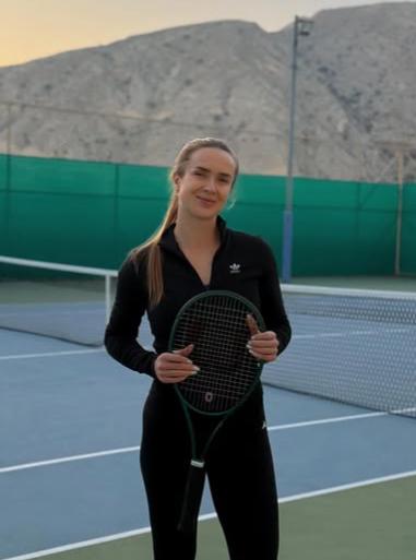 Cambió la raqueta por un lanzamisiles: la estrella que se regresó a Ucrania para combatir contra Rusia