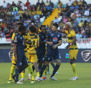 Partido bravo se desarrolla en Tegucigalpa.