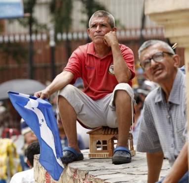 Los rostros de decepción eran notorios en los aficionados.