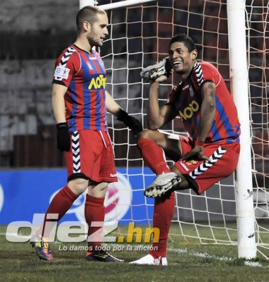 27 celebraciones inolvidables de Carlo Costly en su carrera