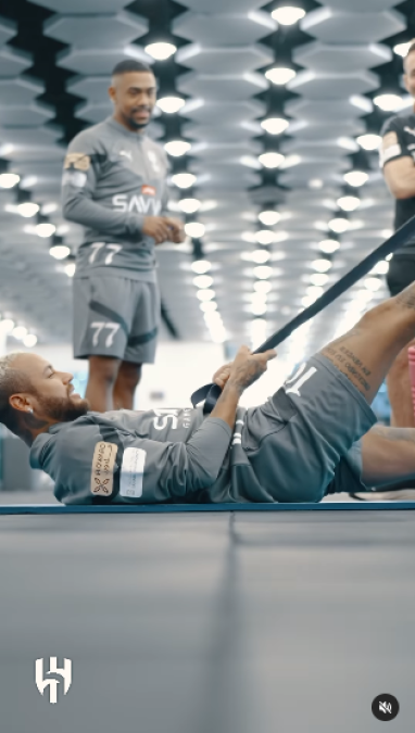 Neymar volvió a entrenar con el Al Hilal de Arabia y todos hablan de lo mismo: “Se convirtió en mi tío Paco de 58 años”