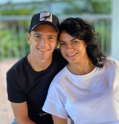 ¡El otro lado de la final! Las guapísimas novias y esposas de los jugadores de Olimpia y Marathón