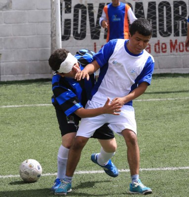 FOTO: Así se preparan los no videntes hondureños para el Centroamericano de fútbol sala