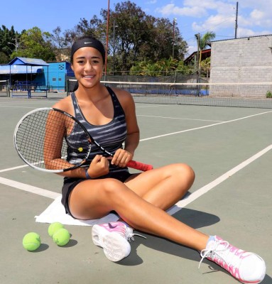 Daniela Obando, la tenista hondureña que admira a Roger Federer y María Sharapova