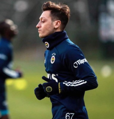 Así es la nueva vida de Ozil con su preciosa turca: compra un equipo mexicano y tiene un bajísimo salario