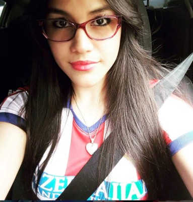 ¡UN ESPECTÁCULO! Así es Natalia Villars, la bomba sexy de la radio en Honduras