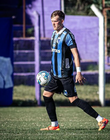 ¡Escándalo! Futbolista intentó ‘bajarle’ la novia a su propio compañero y el club lo despide