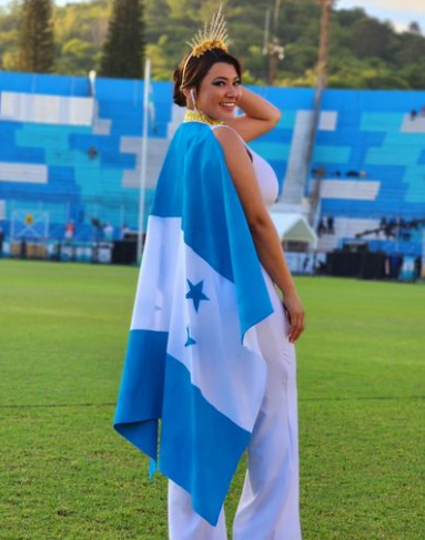 ¡Levantan suspiros! Presentadoras hondureñas derrochan talento y belleza en los 202 años de Independencia