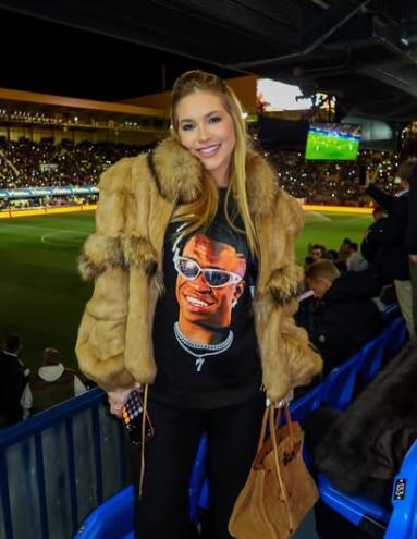 La novia de Vinicius sorprende besando a otro hombre en el cierre de su programa: así reaccionó el brasileño