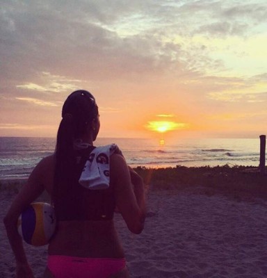 Laura Molina, la despampanante voleibolista salvadoreña que deslumbra con su belleza